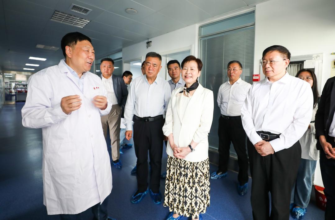林郑月娥女士到访南昌大学并参观人类衰老研究所